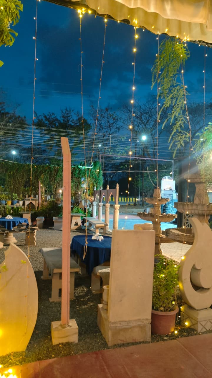 CHAV Restaurant — Evening garden